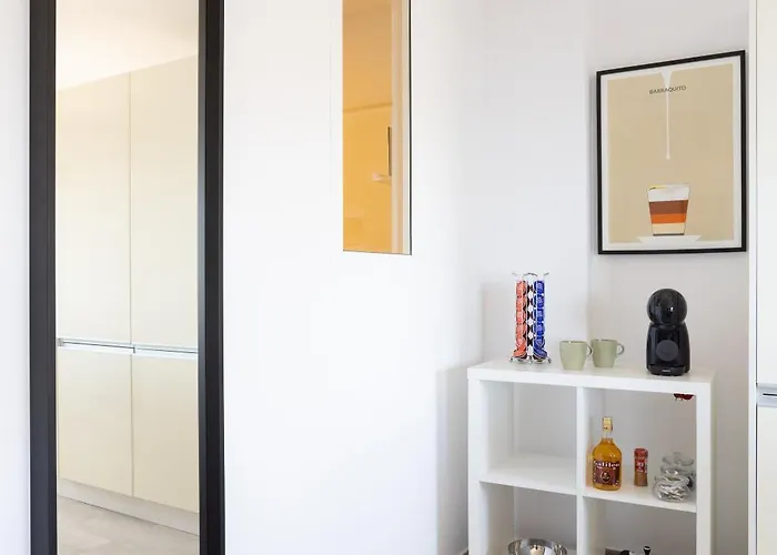 Minimalist La Pecera