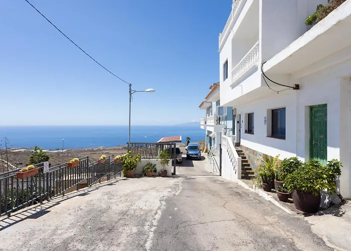 Minimalist La Pecera