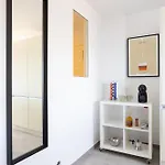 Minimalist La Pecera