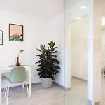 Minimalist La Pecera