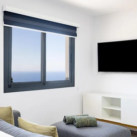 Minimalist La Pecera *