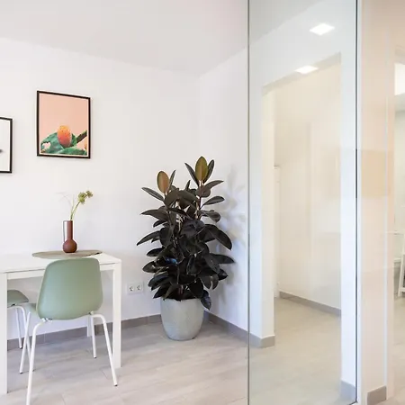 Minimalist La Pecera