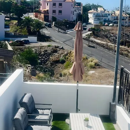 Minimalist La Pecera *