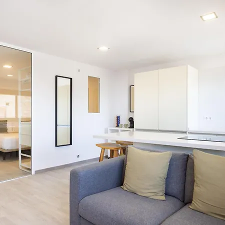 Minimalist La Pecera