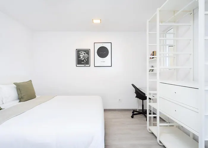 Minimalist La Pecera *