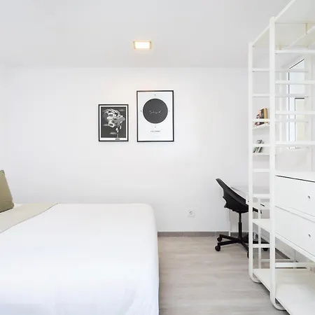 Minimalist La Pecera *